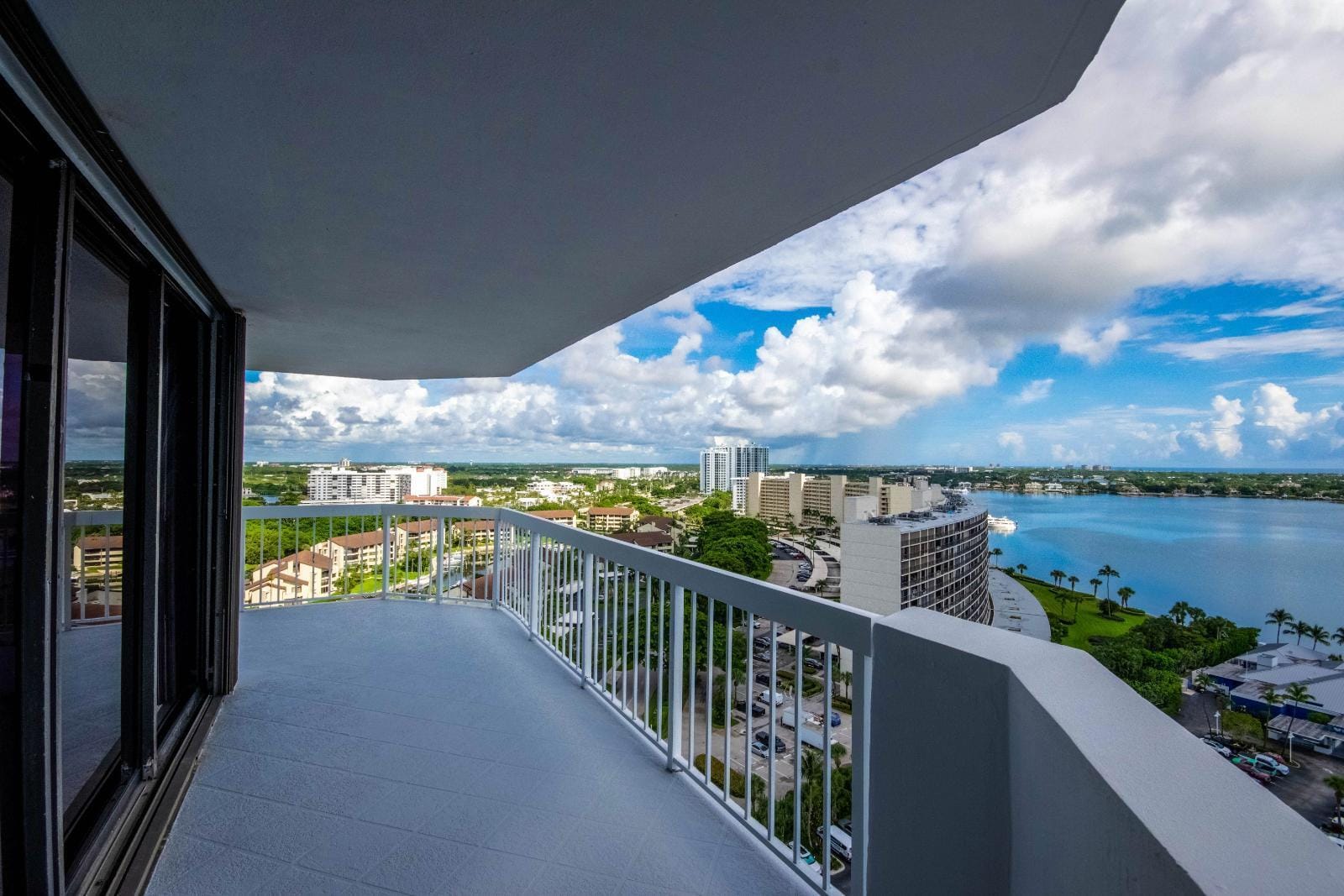123 Lakeshore Drive 1945 — photo 2