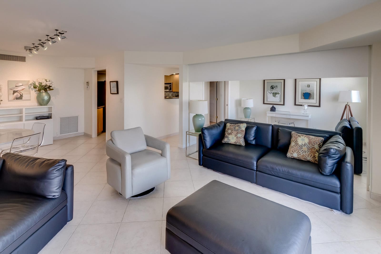 1 LAS OLAS Circle 1105 — photo 11