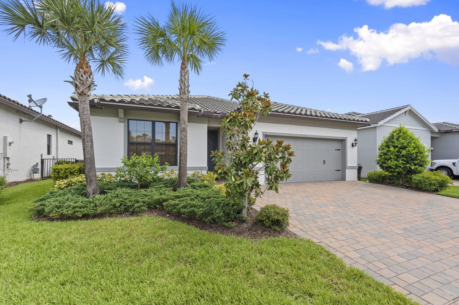 535 SE VILLANDRY Way — photo 3