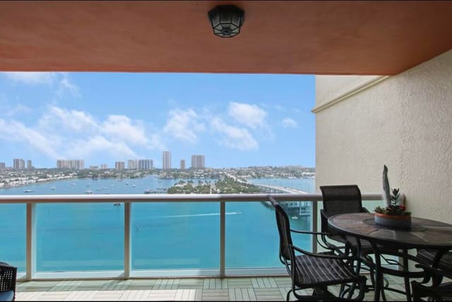 2640 LAKE SHORE Drive 2311, Riviera Beach, FL 33404