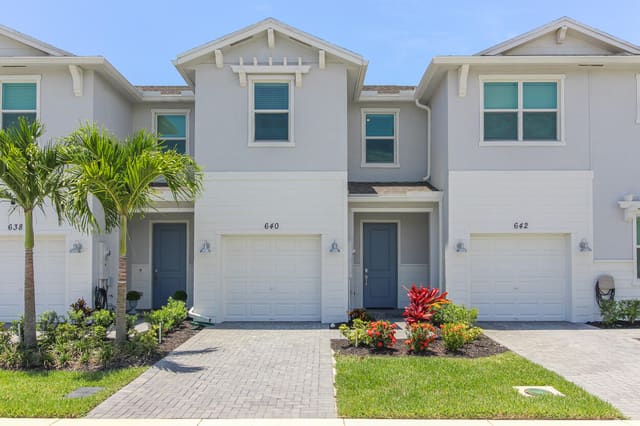 640 SE LAKE FALLS Street 640, Port St. Lucie, FL 34984