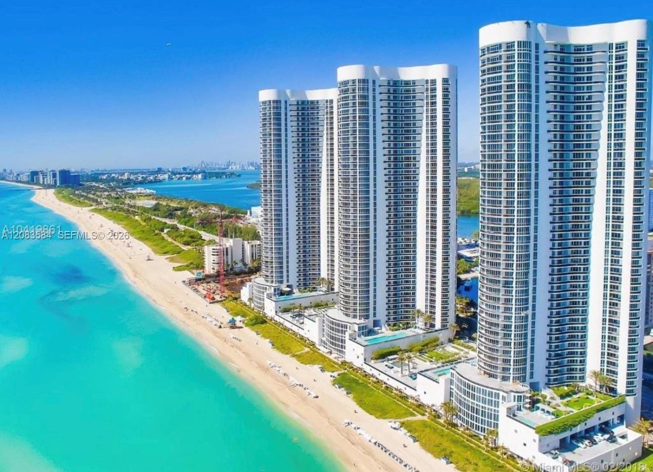 15811 Collins Avenue 2305