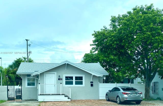 821 SW 29th Court, Citrus Park, Miami, FL