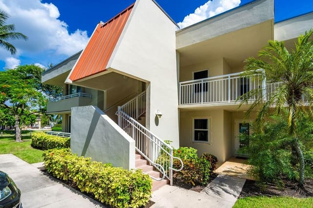 3175 NE 48TH Court 105, Lighthouse Point, FL 33064