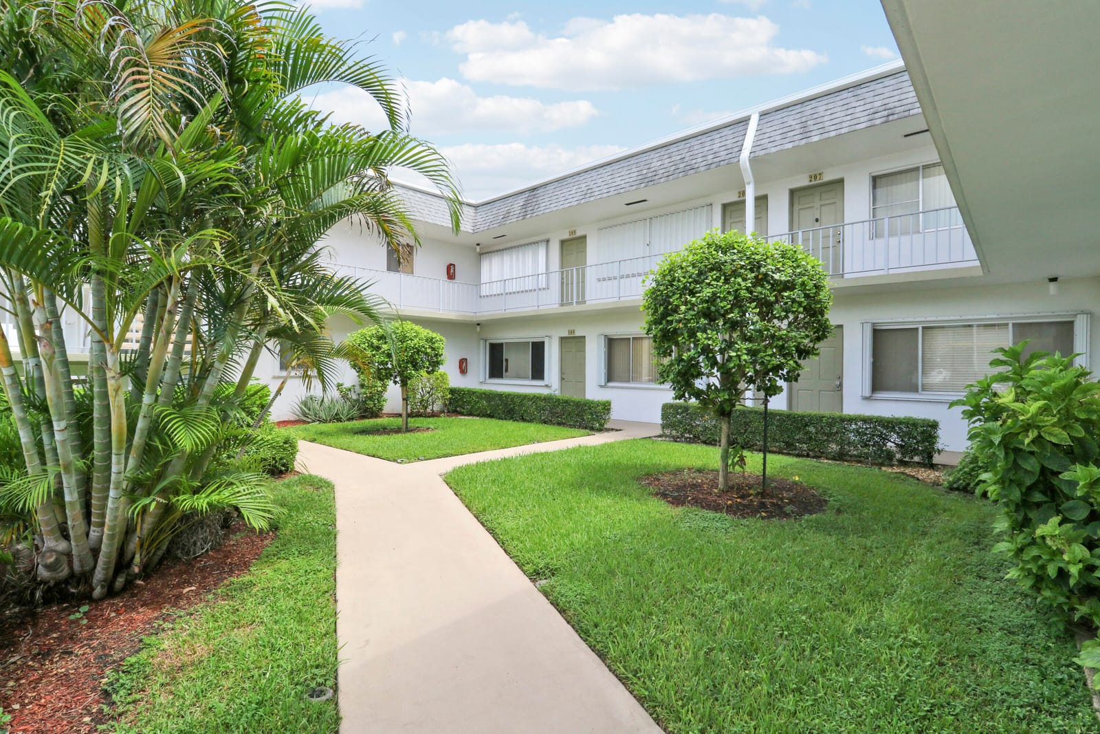 3040 LAKE OSBORNE Drive 109 — photo 2