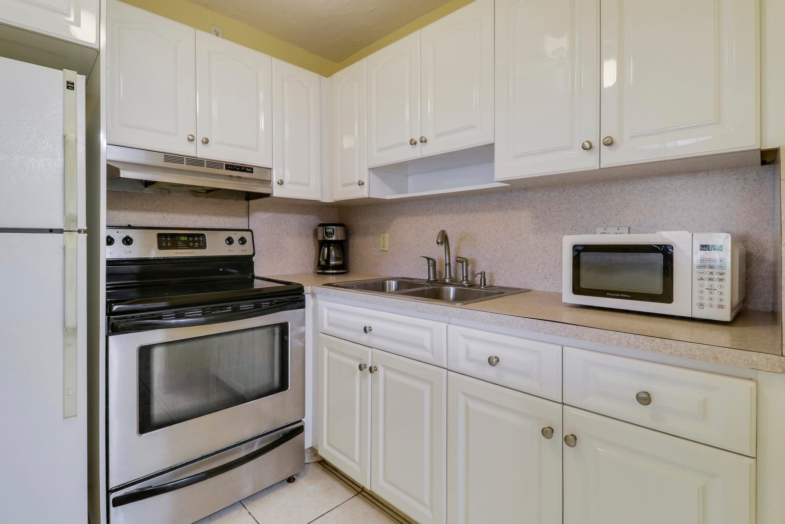 3040 LAKE OSBORNE Drive 109 — photo 11