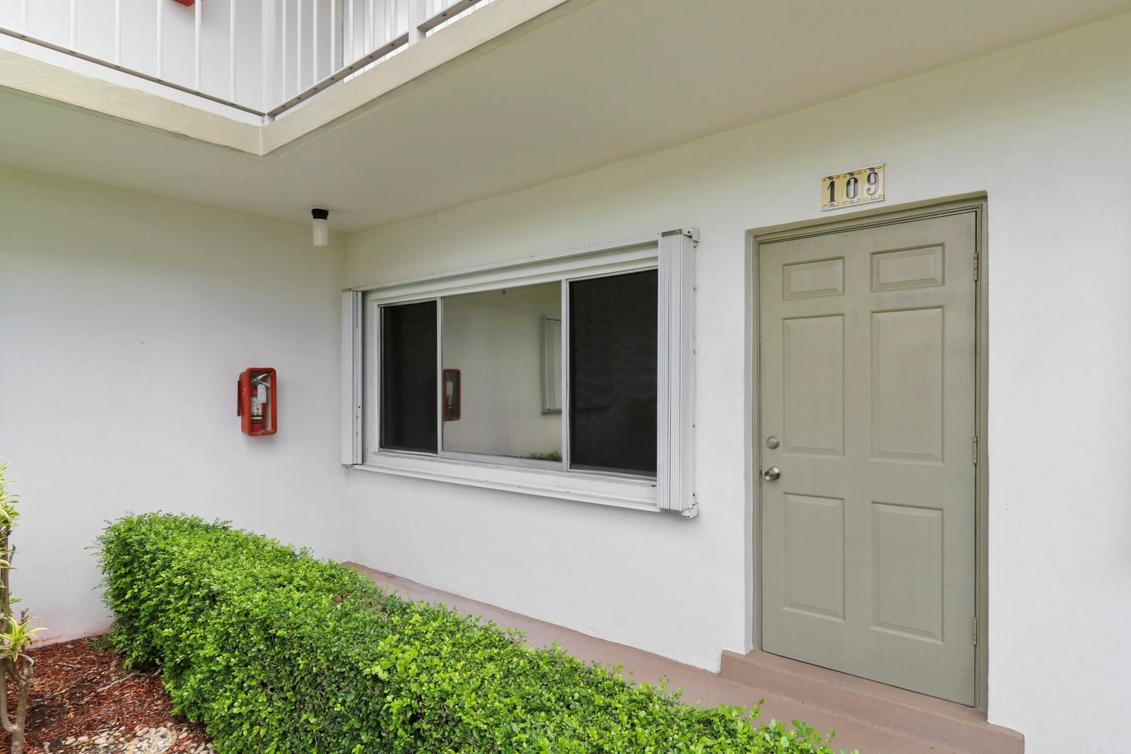 3040 LAKE OSBORNE Drive 109 — photo 4