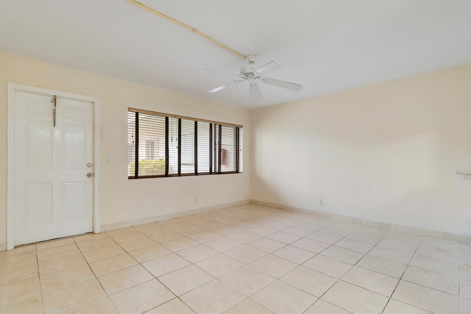 3040 LAKE OSBORNE Drive 109 — photo 5