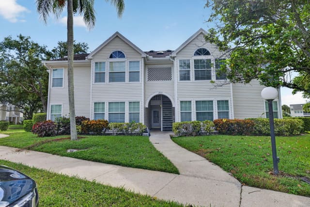 1975 WESTMINSTER Circle 4, Vero Beach, FL 32966