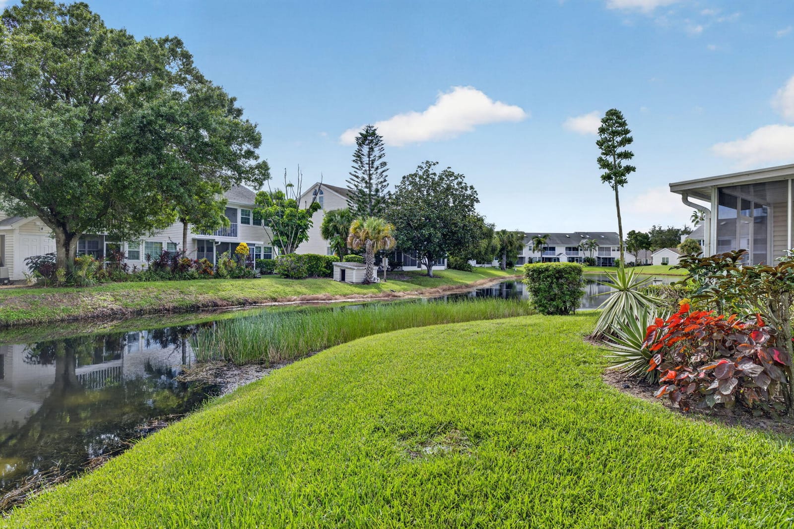 1975 WESTMINSTER Circle 4, Vero Beach, FL 32966 photo 2