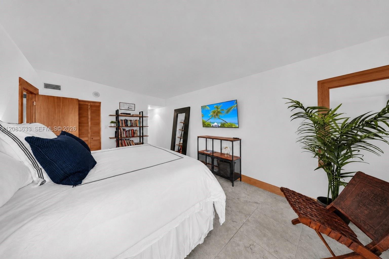 2625 Collins Avenue 910 — photo 6