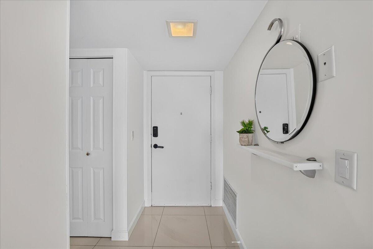 300 Diplomat Parkway 606 — photo 3