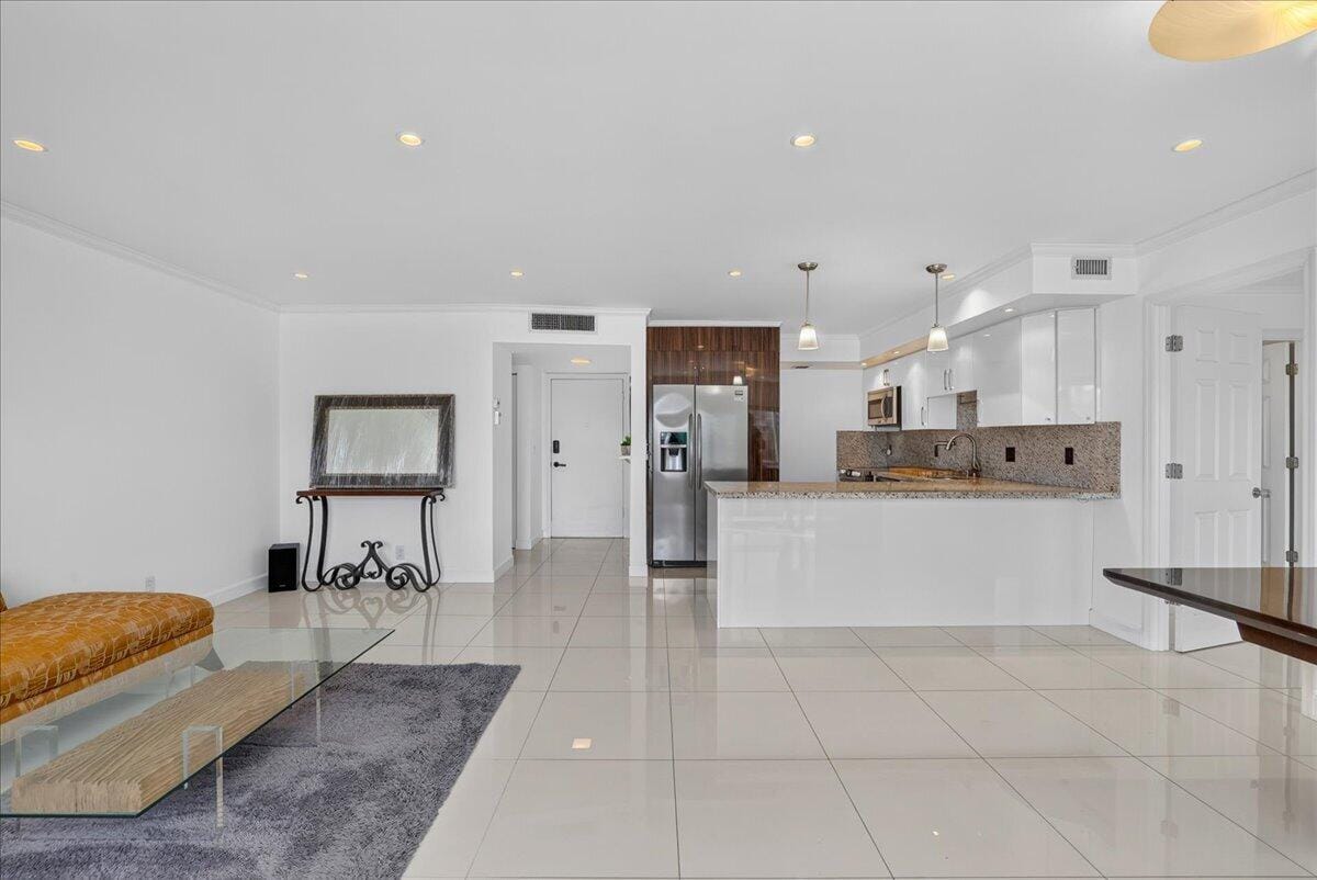 300 Diplomat Parkway 606 — photo 9