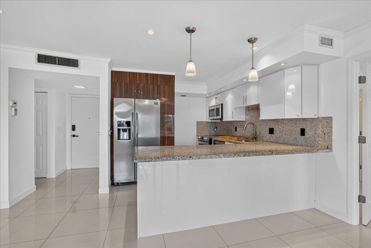 300 Diplomat Parkway 606 — photo 10