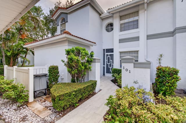 7881 Whispering Palms Drive 101, Boynton Beach, FL 33437