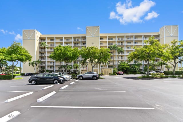 7260 Kinghurst Drive 106, Delray Beach, FL 33446