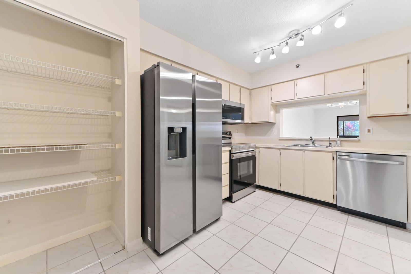 7260 Kinghurst Drive 106 — photo 7