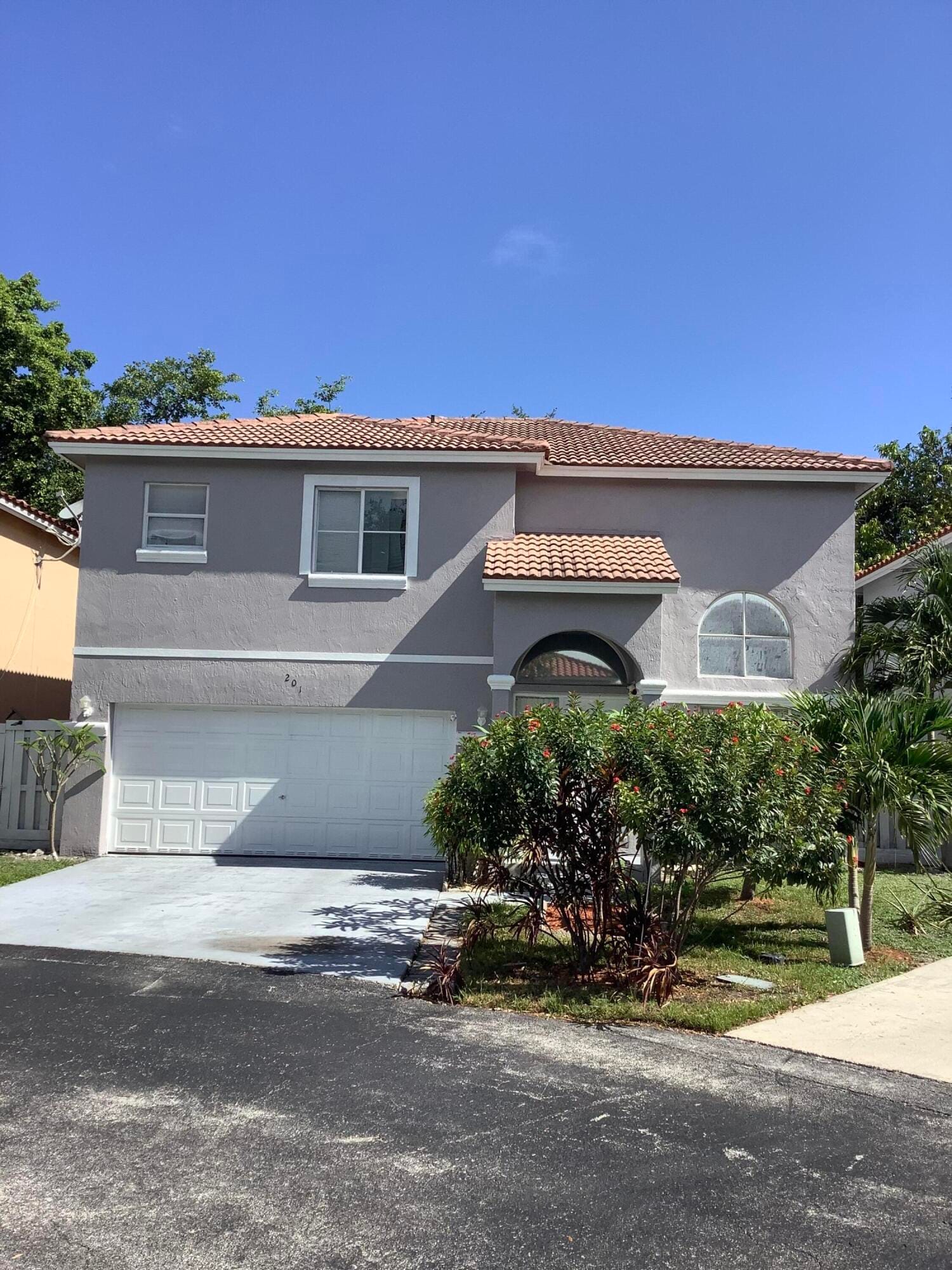 201 SW 98th Terrace — photo 1
