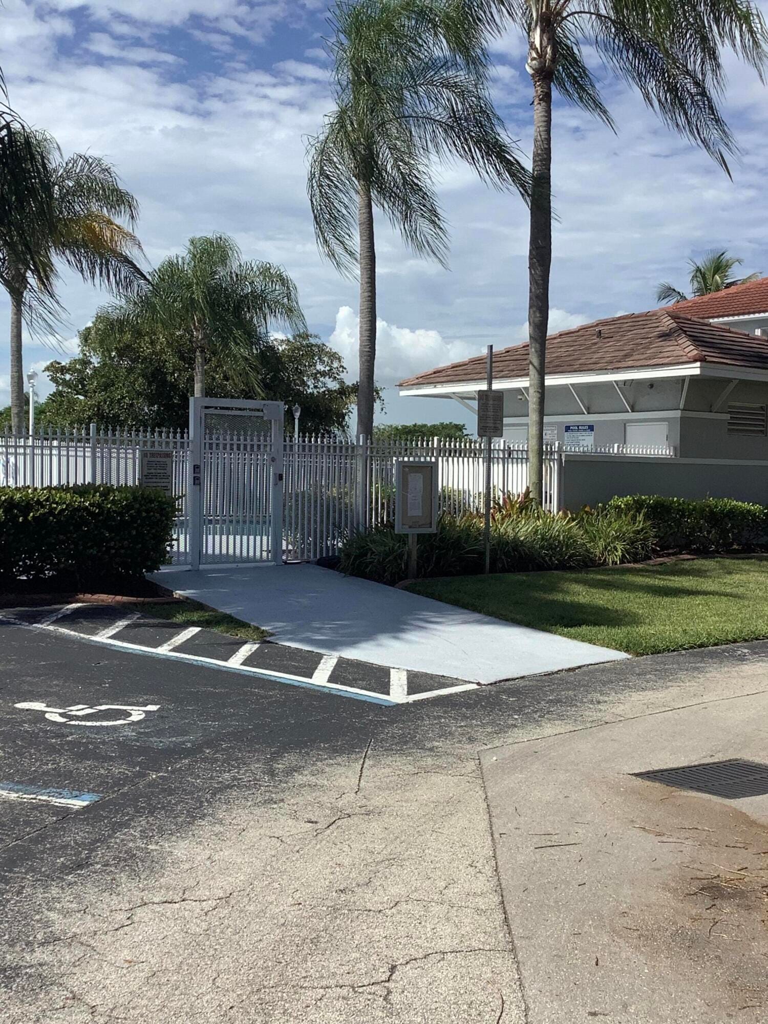 201 SW 98th Terrace, Pembroke Pines, FL 33025 photo 18