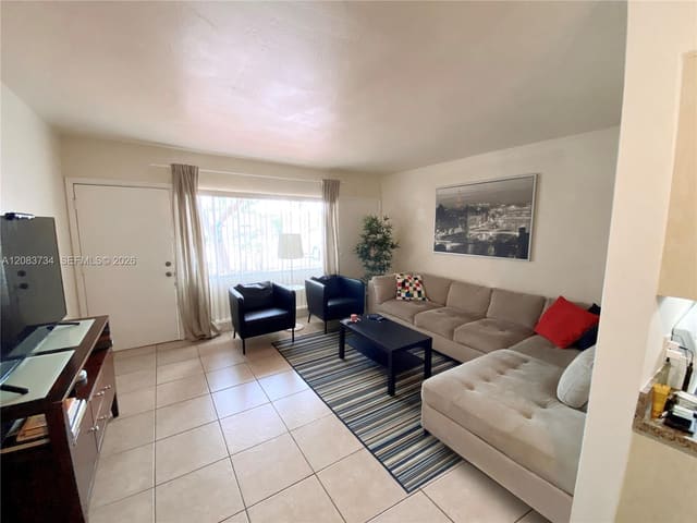 5910 NE 18th Avenue 3, Fort Lauderdale, FL 33334