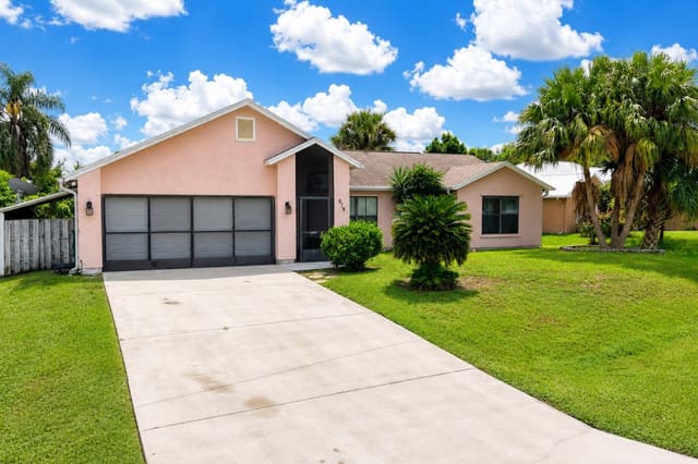 878 SW McComb Avenue, Port St. Lucie, FL 34953