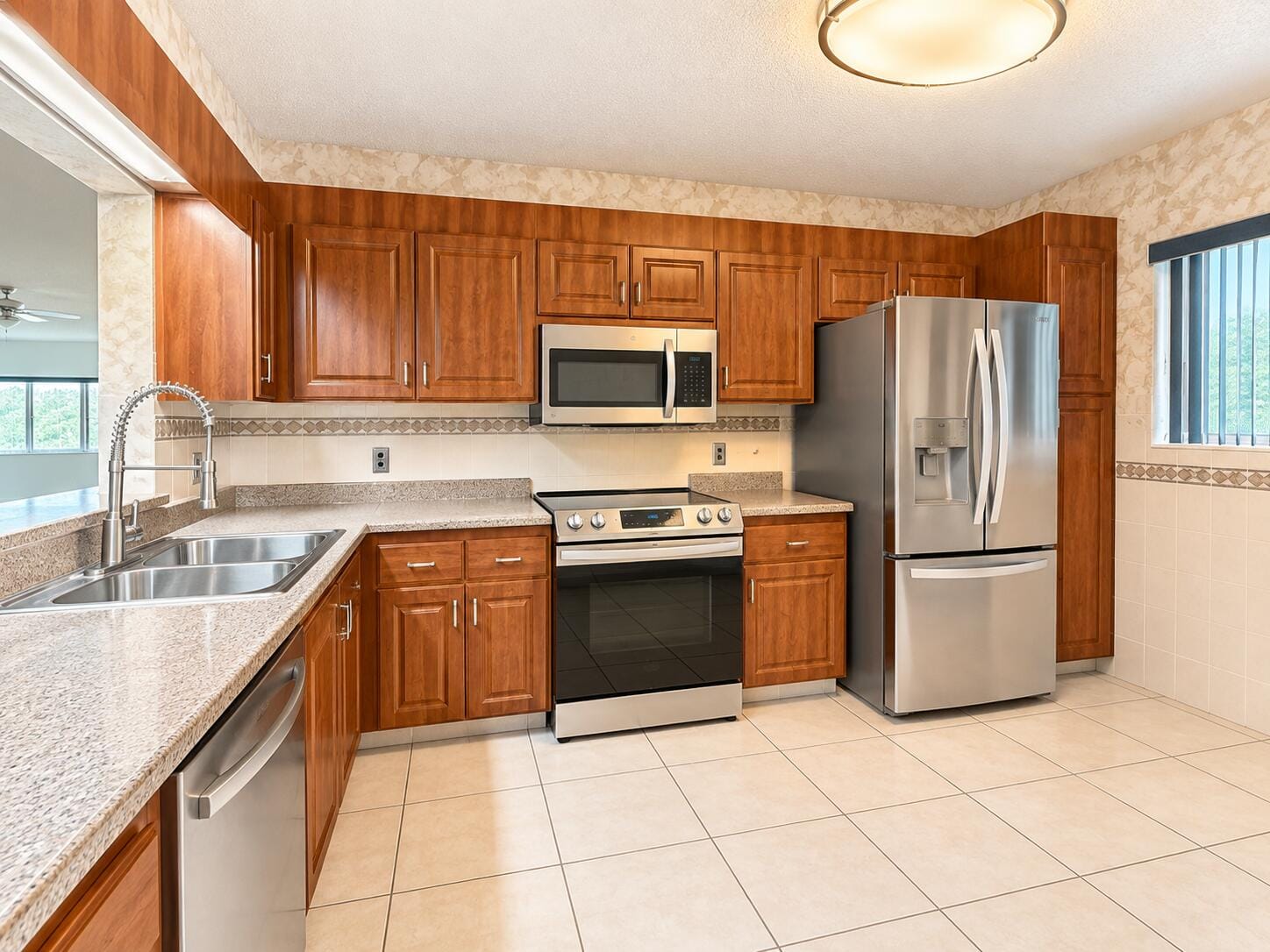 3178 VIA POINCIANA Drive 411 — photo 2