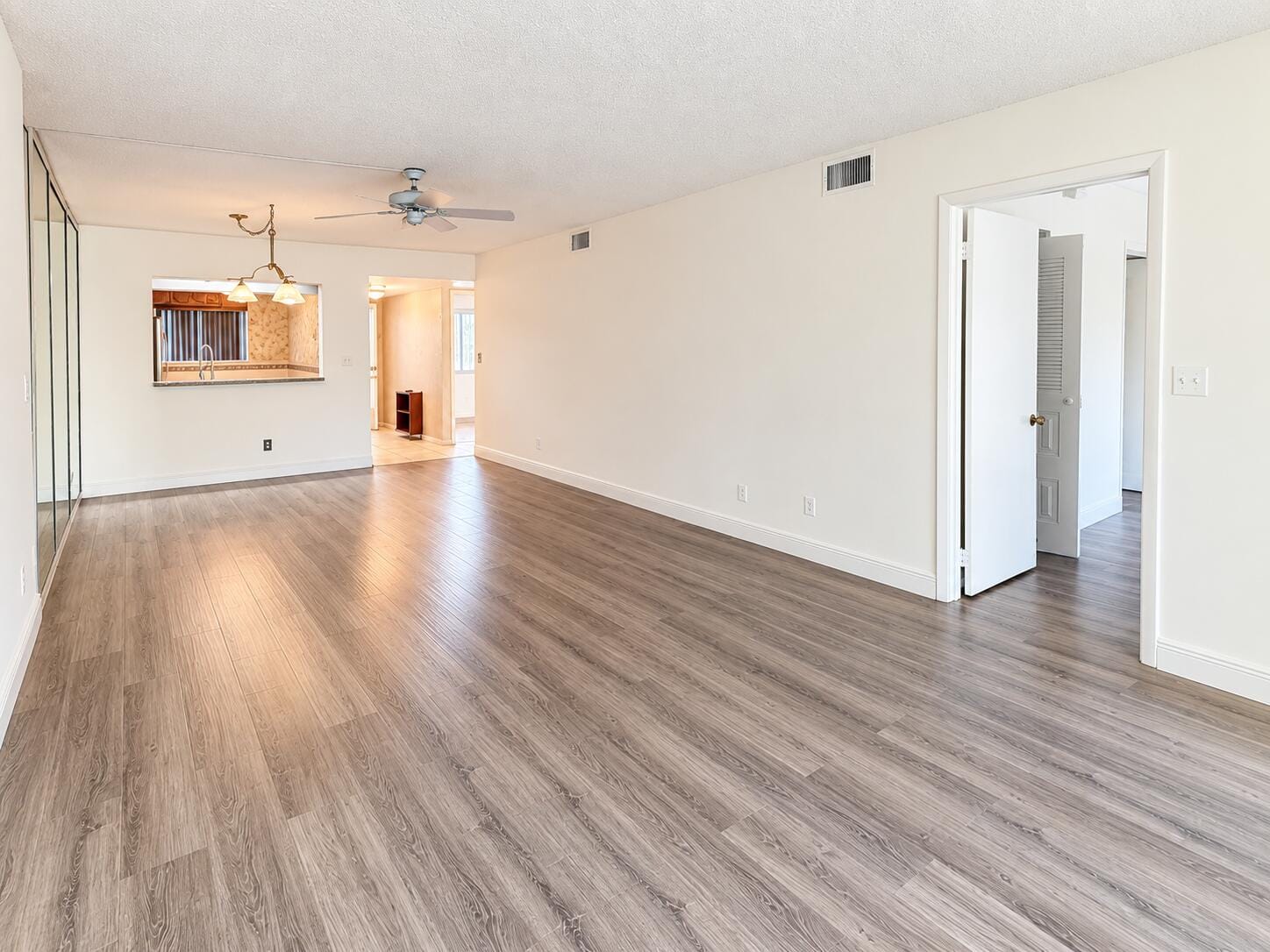 3178 VIA POINCIANA Drive 411 — photo 4