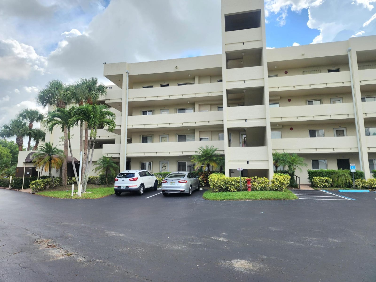 3178 VIA POINCIANA Drive 411, Lake Worth, FL 33467