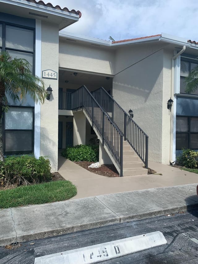 1445 LAKE CRYSTAL Drive H, West Palm Beach, FL 33411