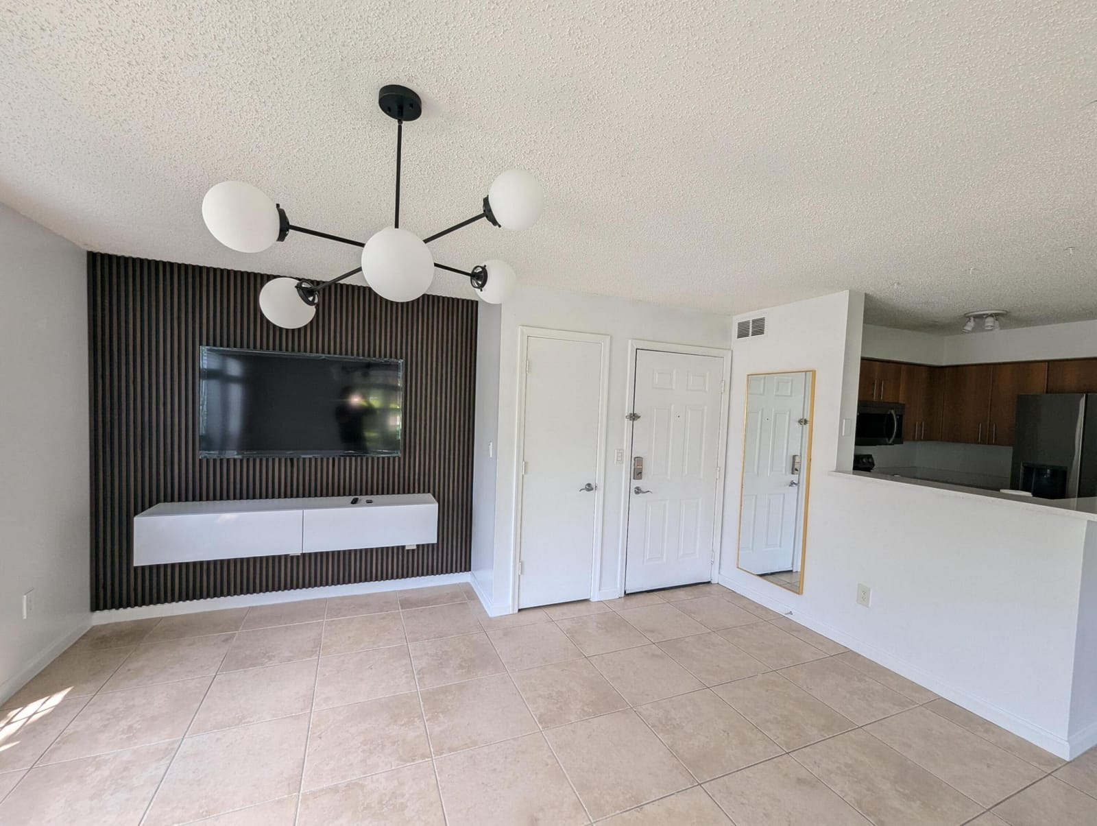 1215 CRYSTAL Way G — photo 3