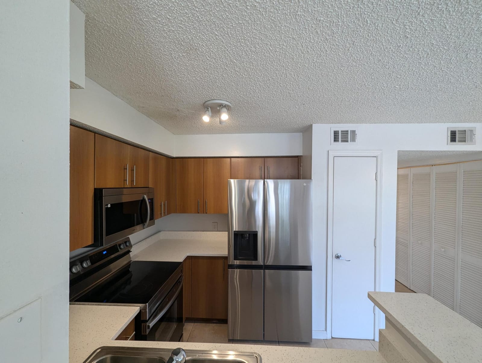 1215 CRYSTAL Way G — photo 10