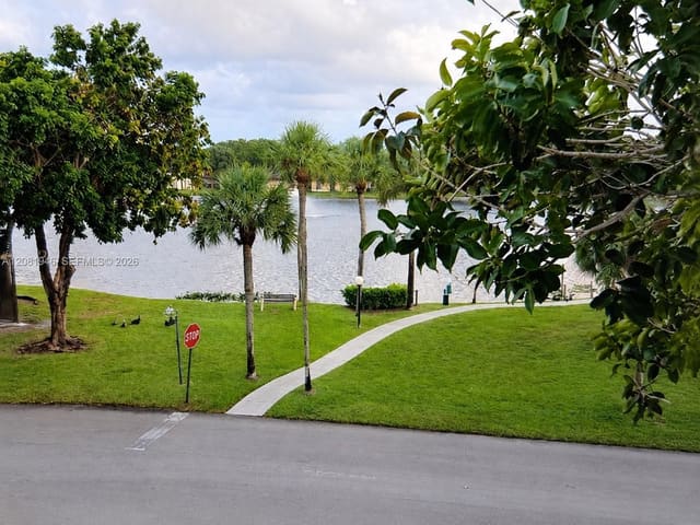 301 Cambridge Road 306, Hollywood, FL 33024