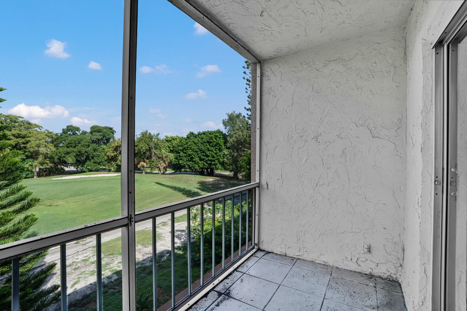 8400 LAGOS DE CAMPO Boulevard 305, Tamarac, FL 33321 photo 18