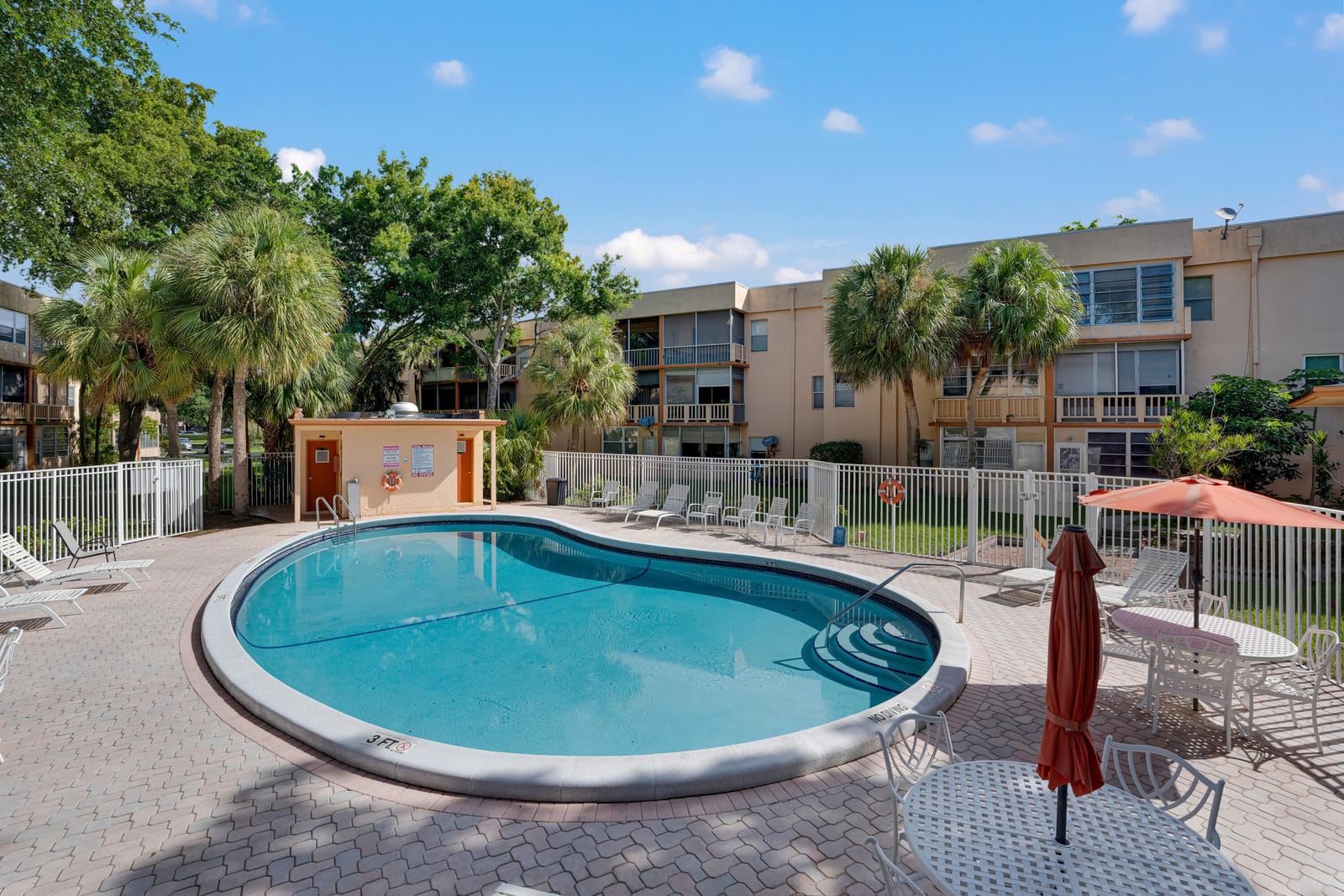8400 LAGOS DE CAMPO Boulevard 305, Tamarac, FL 33321 photo 21