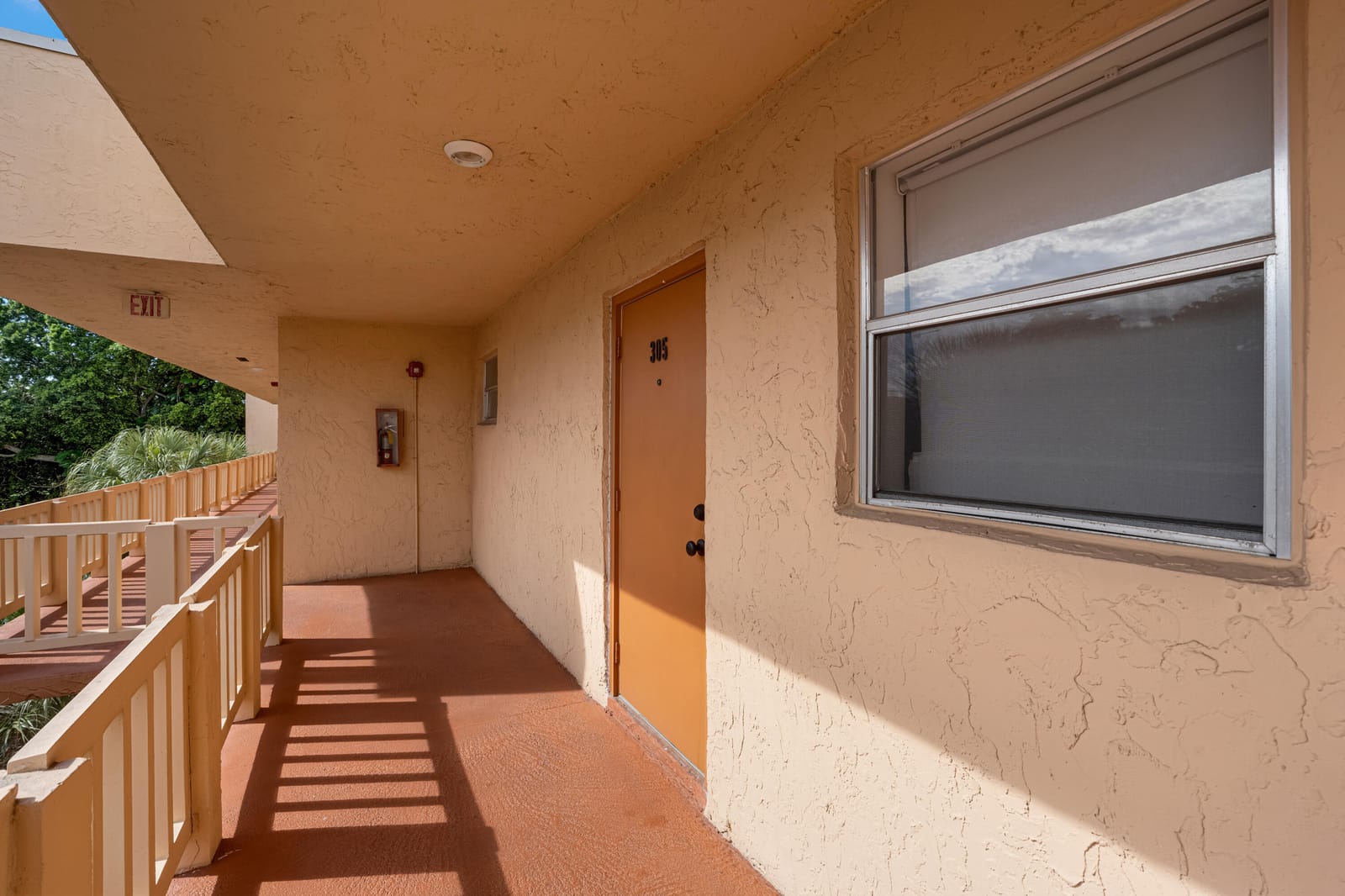 8400 LAGOS DE CAMPO Boulevard 305, Tamarac, FL 33321 photo 22