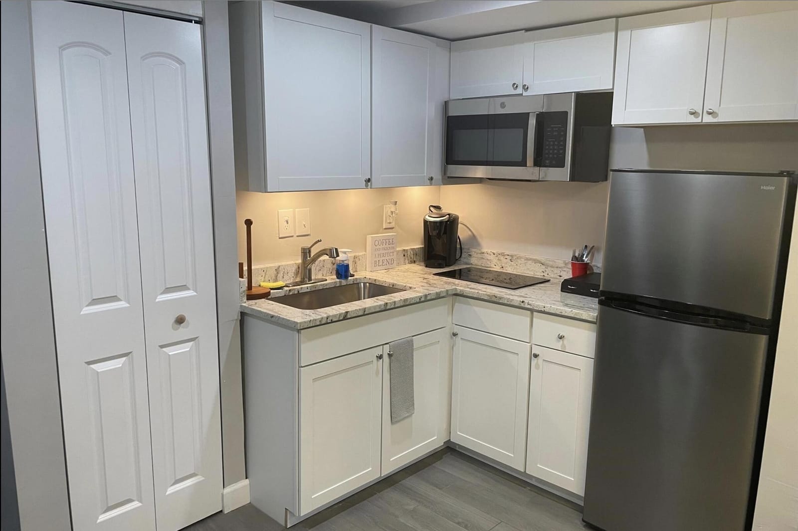 3610 LLOYD Drive B — photo 3