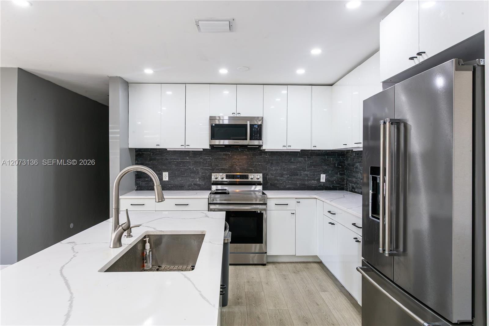 1725 NW 10th Avenue — photo 5