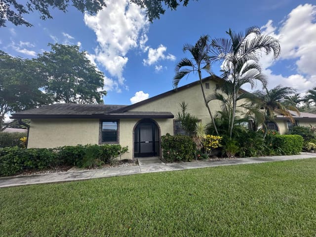 23301 BARLAKE Drive 23, Boca Raton, FL 33433