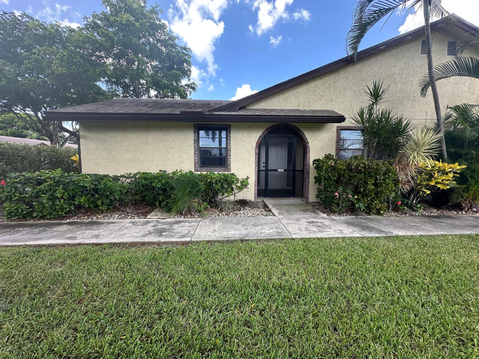 23301 BARLAKE Drive 23 — photo 2