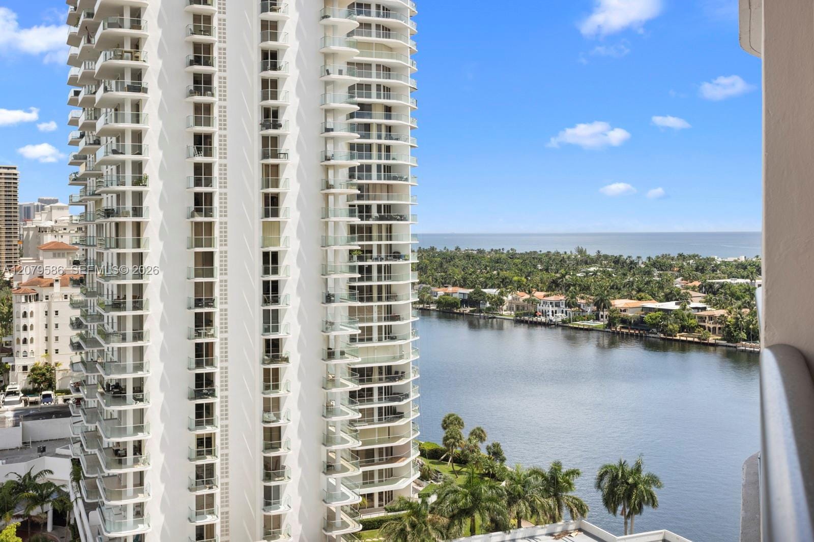 19667 W Turnberry Way 15-G, Aventura, FL 33180