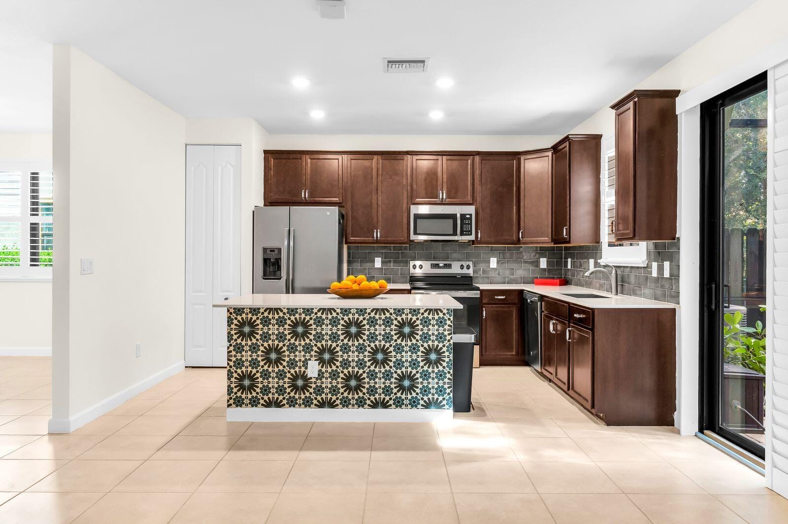 12822 ANTHORNE Lane — photo 4