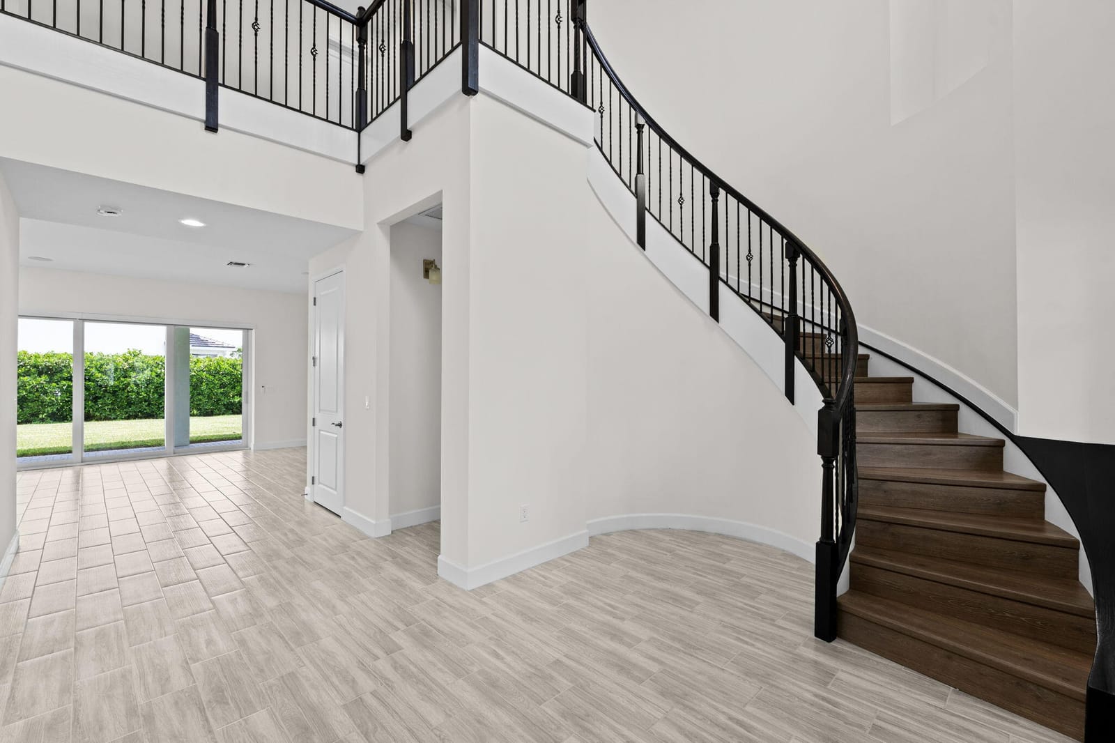 5627 Opal Drive — photo 2