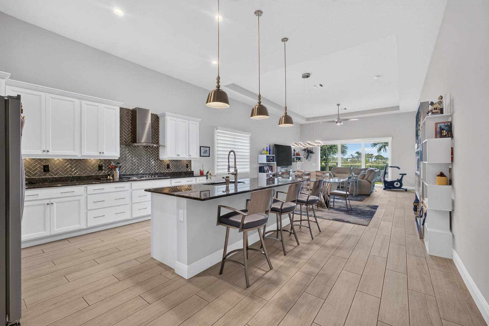 9945 Regency Way — photo 3