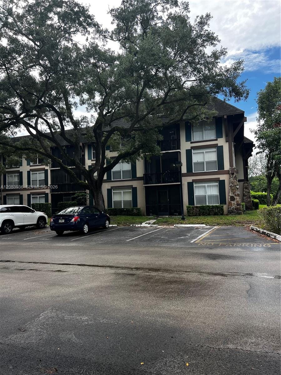 3720 Inverrary Drive 1W — photo 2