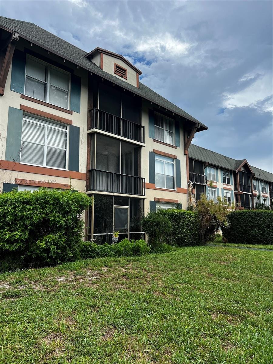 3720 Inverrary Drive 1W — photo 4