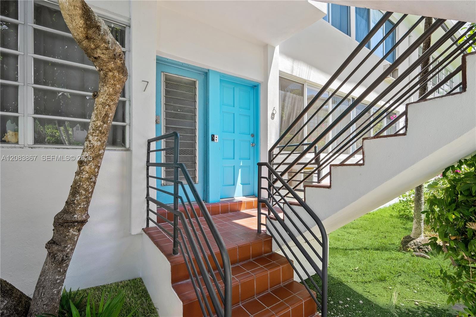 4720 Pine Tree Drive 6 — photo 2