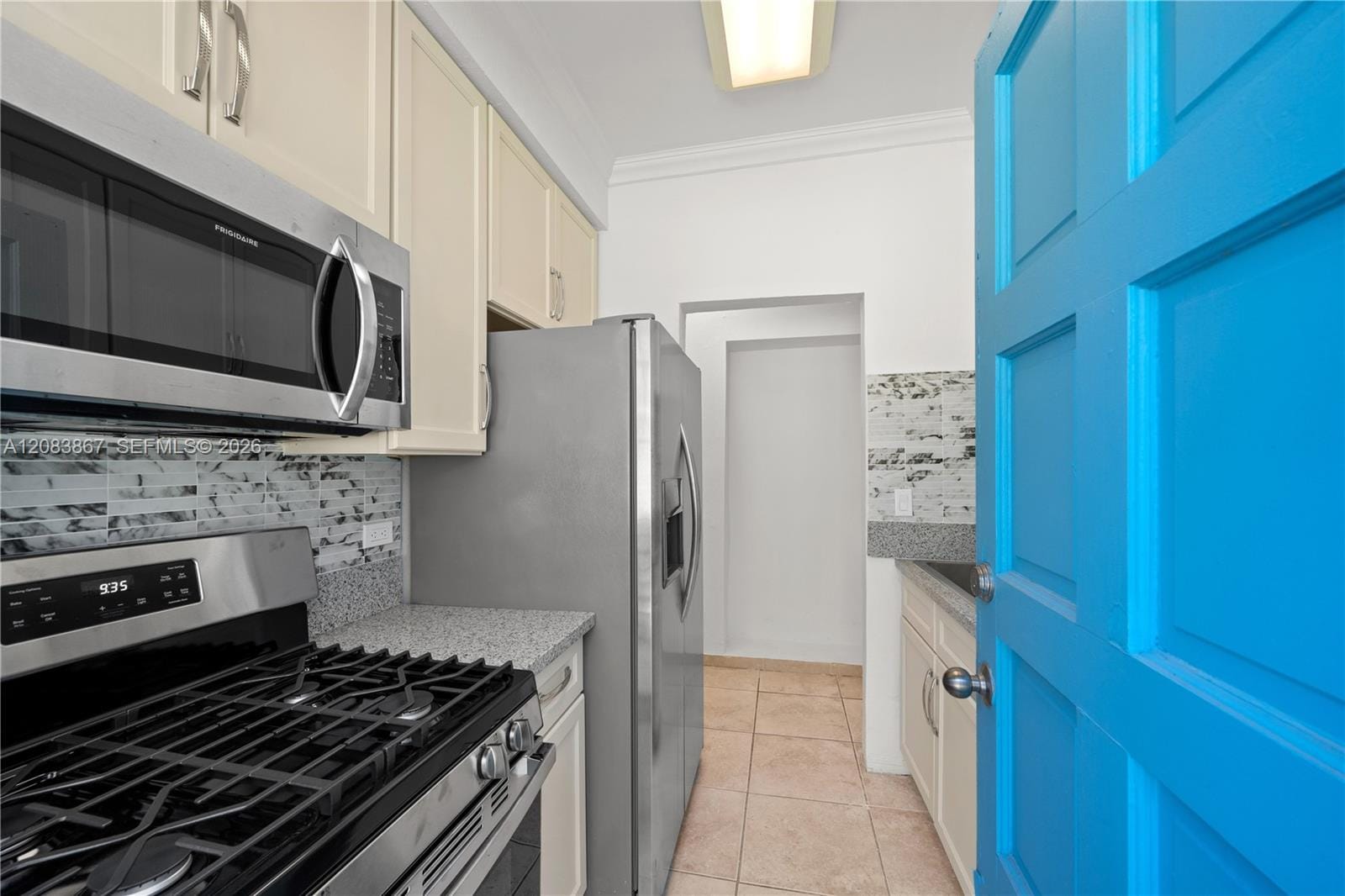 4720 Pine Tree Drive 6 — photo 3