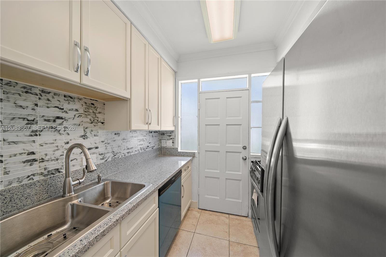 4720 Pine Tree Drive 6 — photo 4