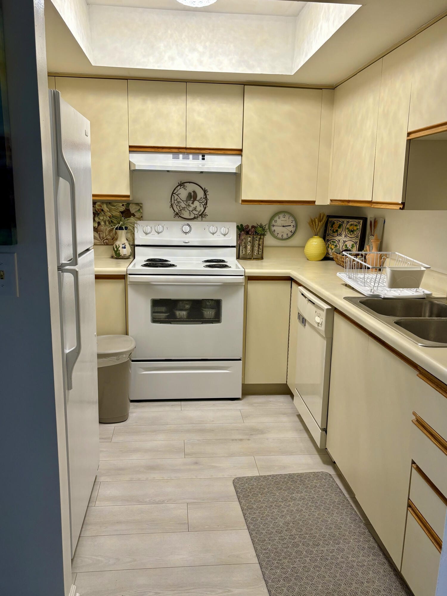 540 SW South River Drive — photo 7