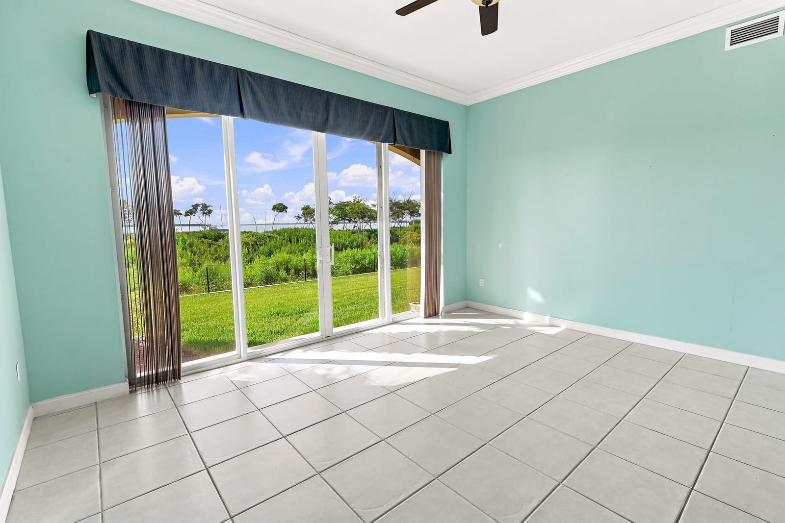 25 HARBOUR ISLE Drive W 104, Fort Pierce, FL 34949 photo 2